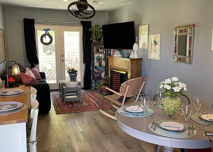 Encanto Cactus Flower Casita Holiday home *